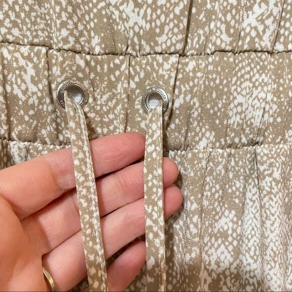 Juicy Couture Sleeveless Python Print Cinched Waist Jumpsuit Womens S Casual - Picture 5 of 12